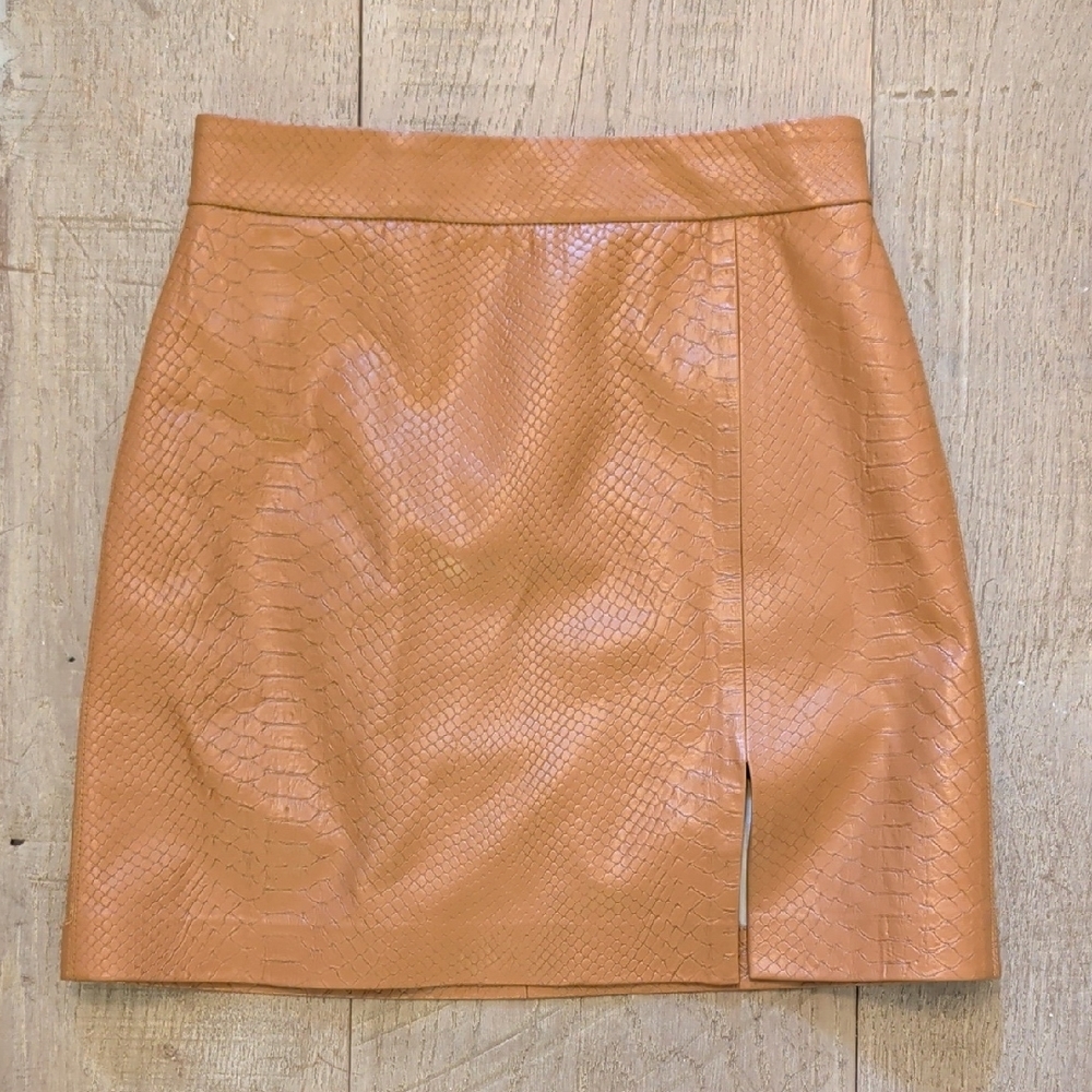 Aritzia Wilfred Beige Vegan Leather Mini Skirt Size 00